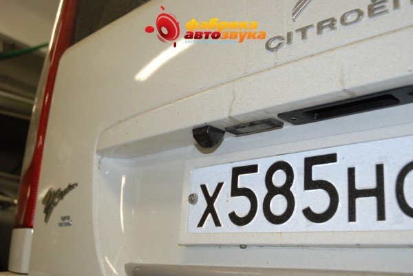 Установка камеры заднего вида AVIS Citroen Jumpy