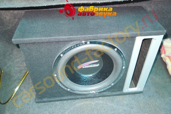 Установка сабвуфера Audiobahn Toyota Mark 2