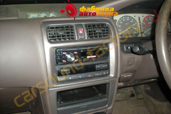 установка автомагнитолы Pioneer DVH-330UB Pioneer DVH-330UB Nissan Presea