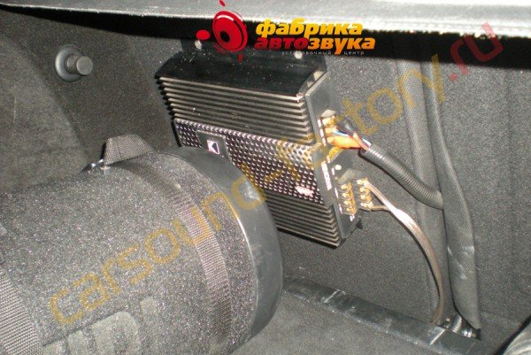 установка усилителя Kicker Merсedes B Class