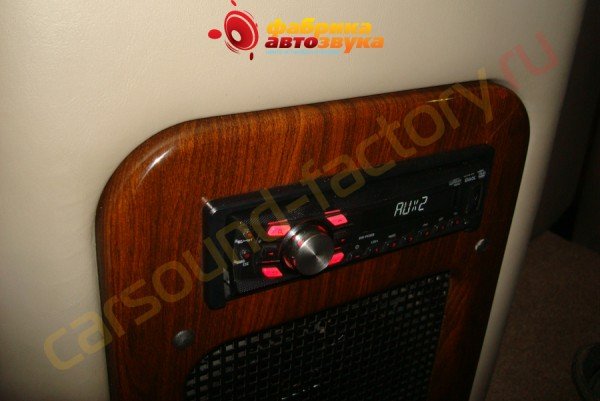 установка 1din магнитолы для задней зоны Pioneer dvd Chevrolet Express