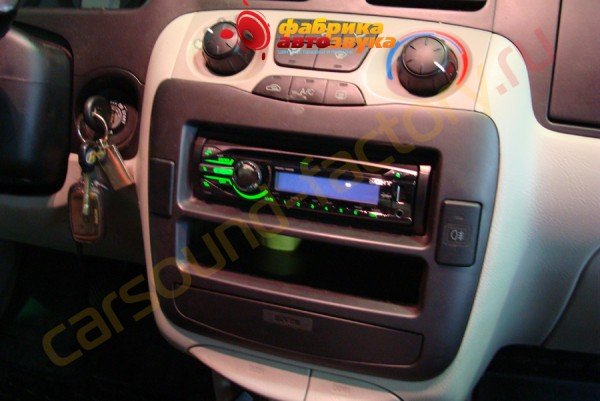 Установка автомагнитолы Sony Hyundai Trajet