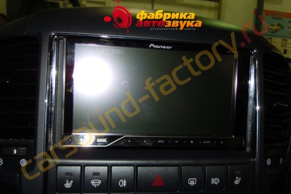 Установка автомагнитолы Pioneer AVH-P4200DVD Kia Sorento