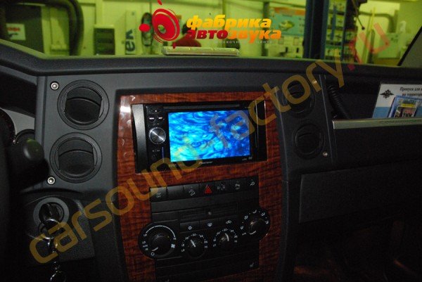 установка автомагнитолы Pioneer AVIC-F900BT Jeep Commander