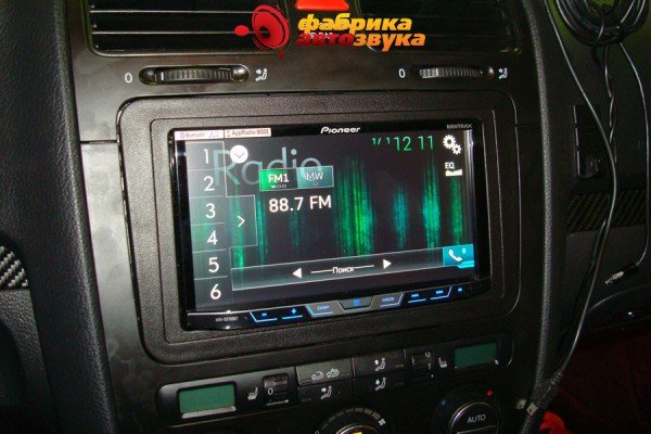инсталляция магнитолы Pioneer AVH-X5700BT Volkswagen Jetta