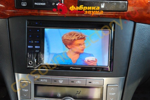 установка цифрового tv тюнера Intro Intro tv-tuner Toyota Avensis