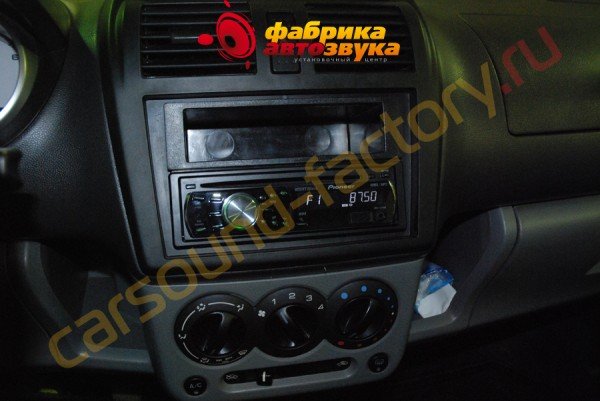установка автомагнитолы Pioneer DEH-2220UB Suzuki Ignis