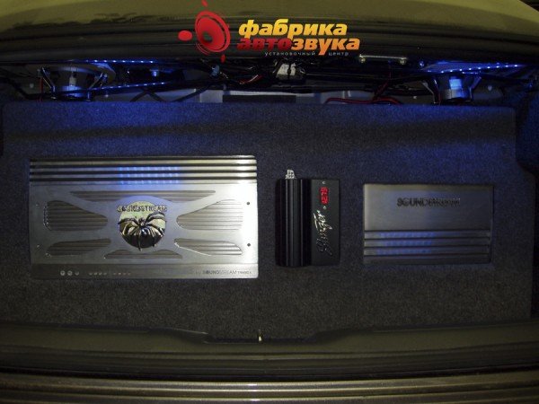 Установка усилителя Soundstream Soundstream Honda Accord