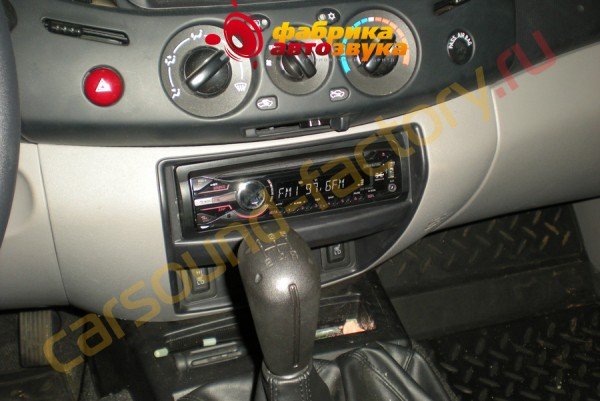 автомагнитола Sony CDX-GT450U Sony CDX-GT450U Mitsubishi L200