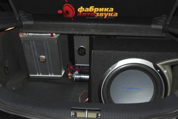 Сабвуфер Rockford Fosgate Rockford Fosgate P1 Opel Astra