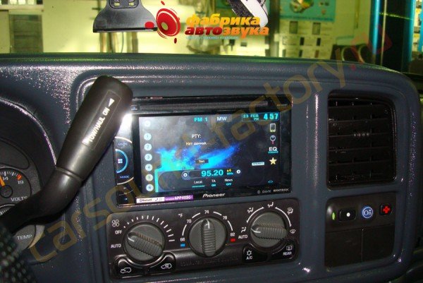 установка автомагнитолы Pioneer AVH-X2500BT Pioneer AVH-X2500BT Chevrolet Avalanche