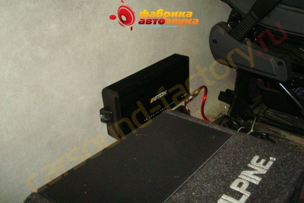 Установка усилителя Eton SR 100.2 Eton SR 100.2 Citroen Jumper