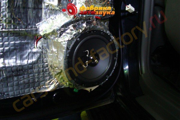установка акустики DLS 226 Toyota Land Cruiser Prado 150
