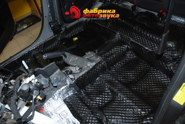 шумоизоляция пола Шумофф Renault Fluence