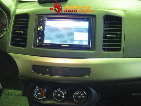 Головное устройство Pioneer Pioneer AVH-P4000DVD Mitsubishi Lancer X