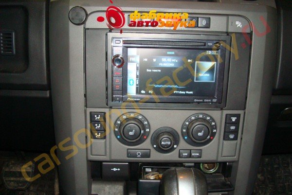 установка мультимедийного центра Pioneer AVIC-F930BT Pioneer AVIC-F930BT Land Rover Discovery 3