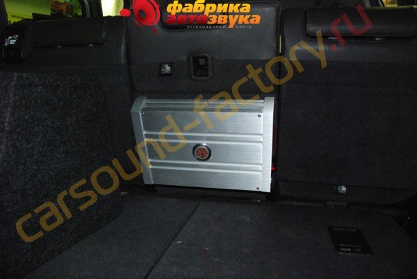 установка усилителя DLS MA41 Nissan Pathfinder