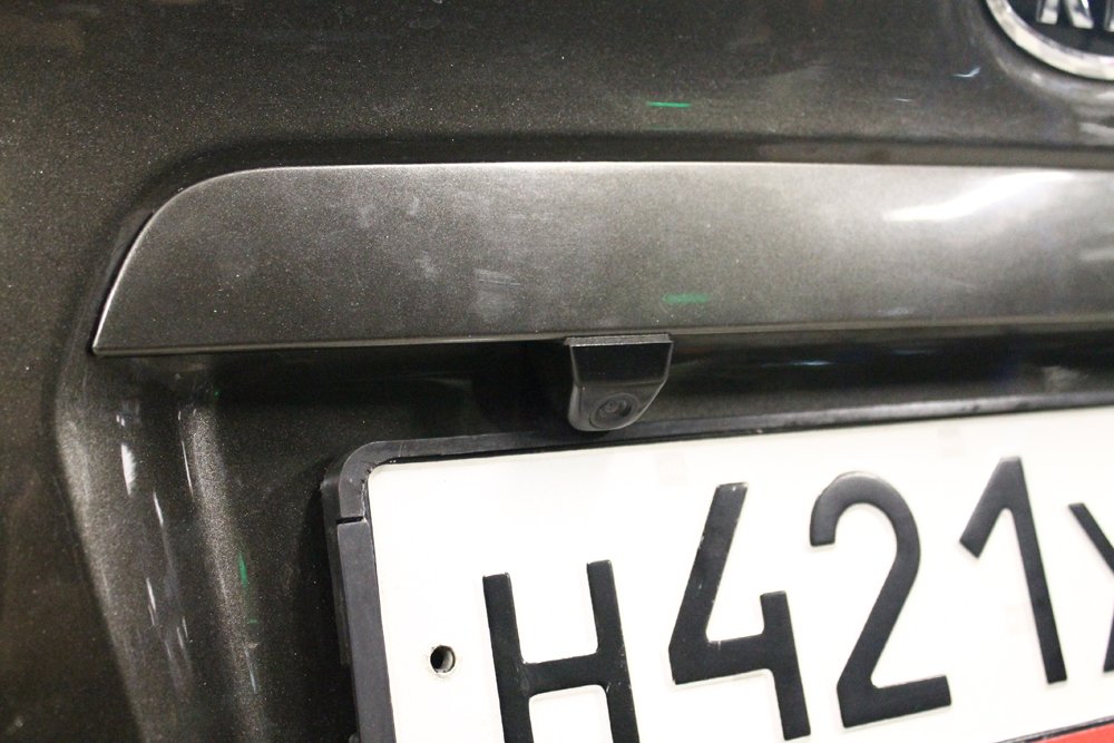 Установка камеры заднего вида в Kia Cerato