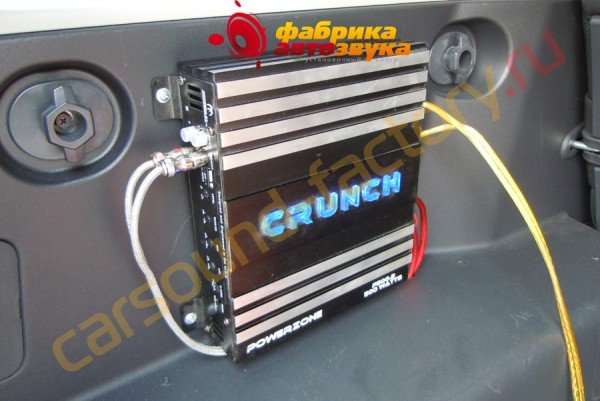 Установка двухканального усилителя Crunch P500.2 Toyota FJ Cruiser