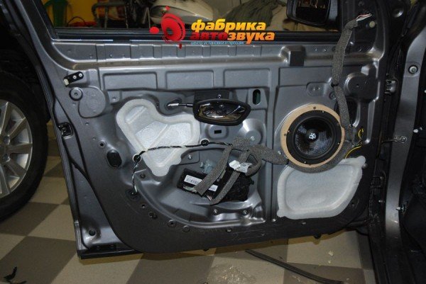 динамики в дверь DLS Renault Fluence