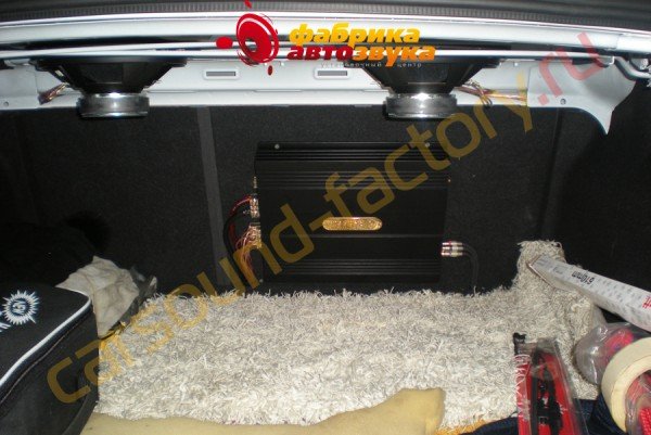 установка 4х канального усилителя DLS CA450i DLS CA450i Chevrolet Cruze