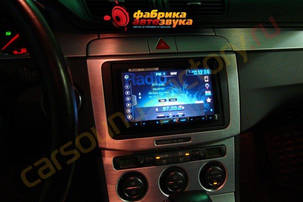 установка автомагнитолы Pioneer AVH-P8400BT Pioneer AVH-P8400BT Volkswagen Passat 6