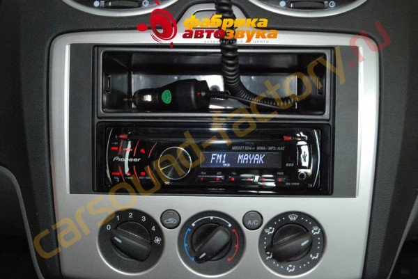 Установка 1din автомагнитолы Pioneer DEH-3200UB Ford Focus 2