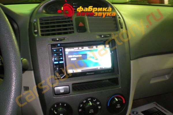 установка автомагнитолы Pioneer AVH-2300DVD Pioneer AVH-2300DVD Kia Cerato