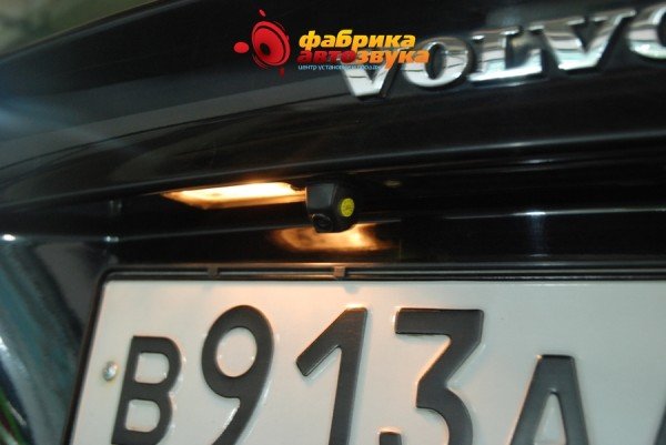 подключение камеры заднего обзора AVIS Volvo S 60