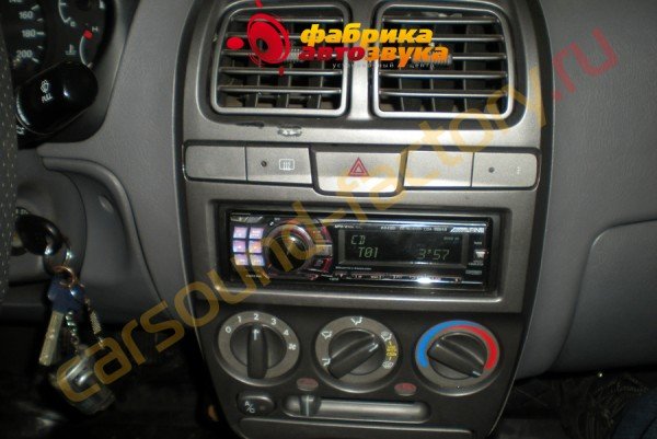 Инсталляция магнитолы Alpine CDA-9884R Alpine CDA-9884R Hyundai Accent