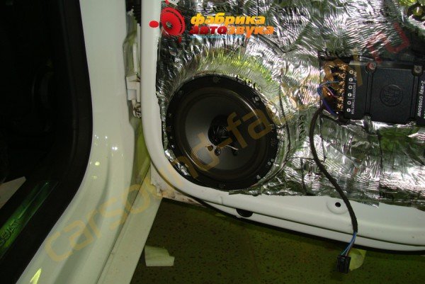 установка тыловой акустики DLS 426 DLS 426 Volkswagen Passat CC