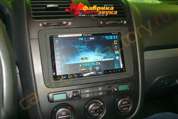 установка автомагнитолы Pioneer AVH-X8500BT Volkswagen Jetta