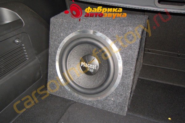 установка сабвуфера Magnat SsangYong Kyron