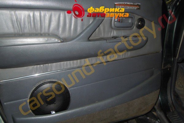 установка акустики DLS C6A Toyota Land Cruiser 100 (80, 105)