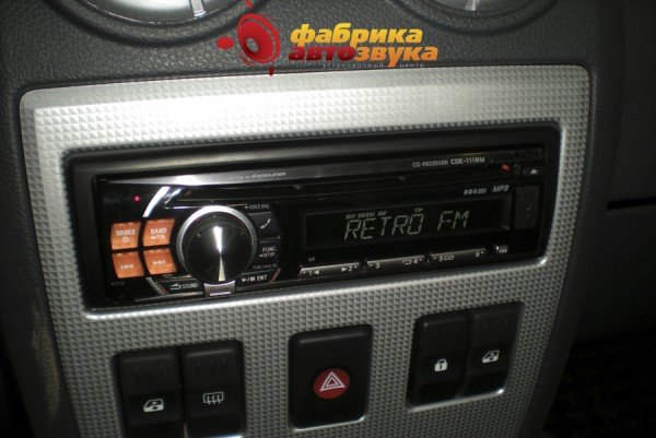 Магнитола Alpine Alpine CDE-111RM Renault Logan