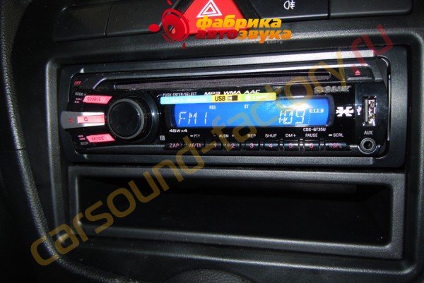 установка магнитолы SONY CDX-GT35U Kia Picanto