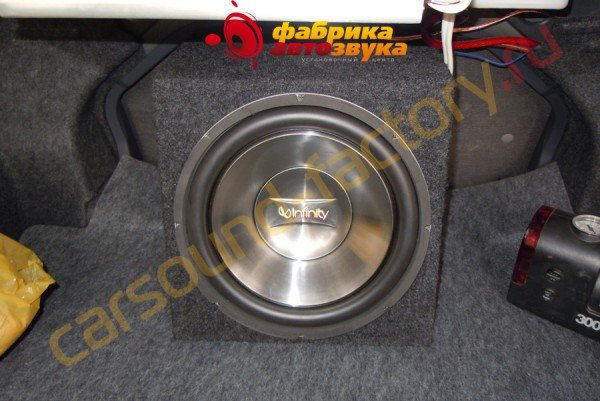 Установка сабвуфера Infinity Nissan Almera Classic