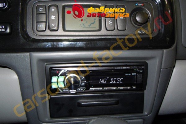 установка автомагнитолы Alpine CDE-111R Mitsubishi Pajero