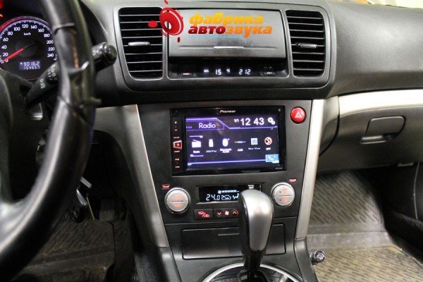 2din магнитола в машине Pioneer Subaru Outback