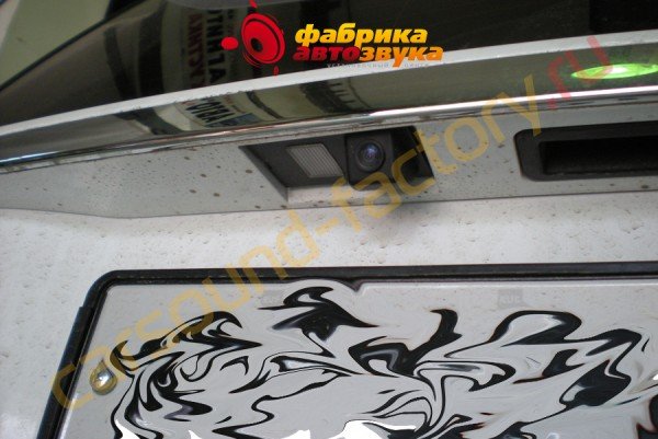 камера заднего вида AVIS Land Rover Freelander
