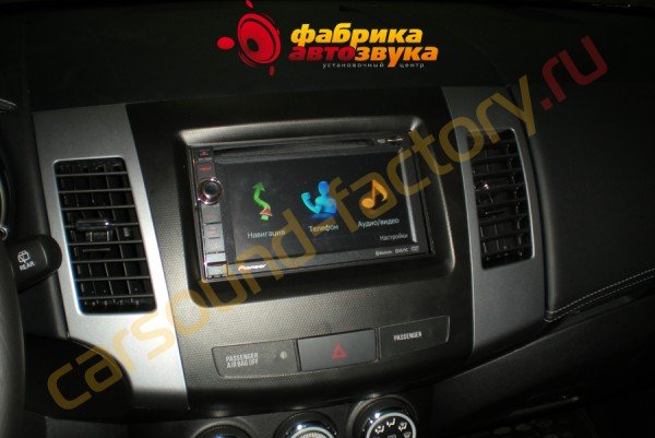 автомагнитола Pioneer AVIC-F930BT Pioneer AVIC-F930BT Mitsubishi Outlander