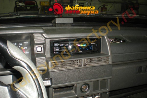 установка автомагнитолы Pioneer DEH-8300SD Pioneer DEH-8300SD Lada 2108
