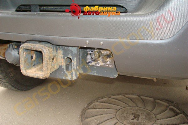 Установка камеры заднего вида AVIS Hummer H3