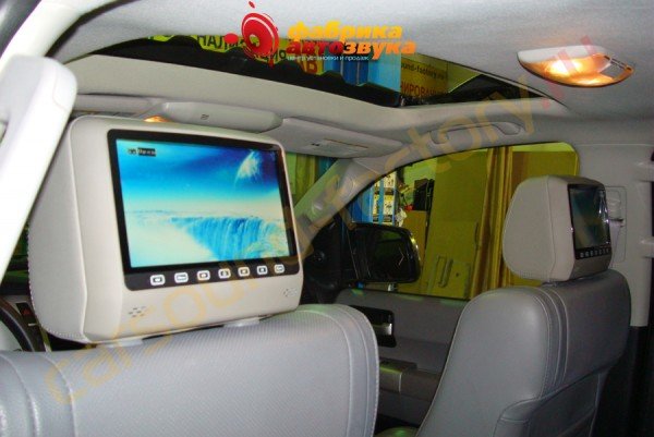 установка подголовников с мониторами AVIS AVIS Toyota Sequoia
