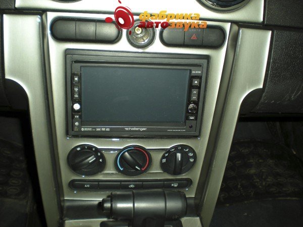 Установка магнитолы Challenger DVA-9705 Ford Mustang