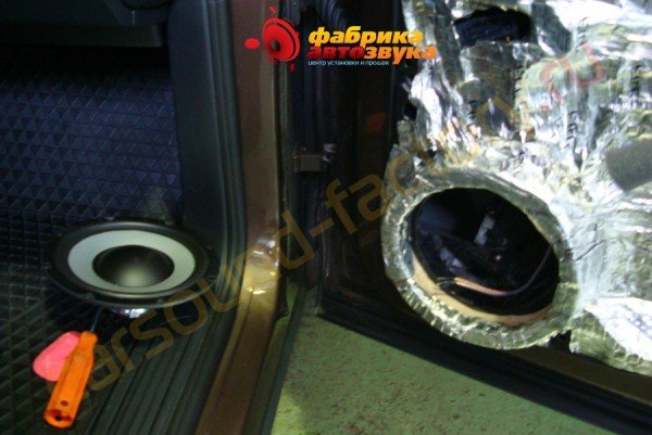 установка акустики DLS Nobelium 8.2 Volkswagen Touareg