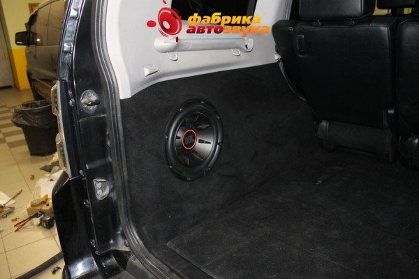 сабвуфер в крыло авто (изготовление корпуса стеллс) JBL Mitsubishi Pajero 4