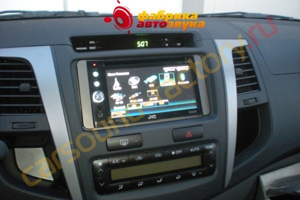 установка автомагнитолы JVC KW-AVX740 JVC KW-AVX740 Toyota Hilux