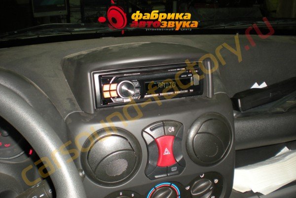 автомагнитола Alpine CDE-111RM Alpine CDE-111RM Fiat Doblo