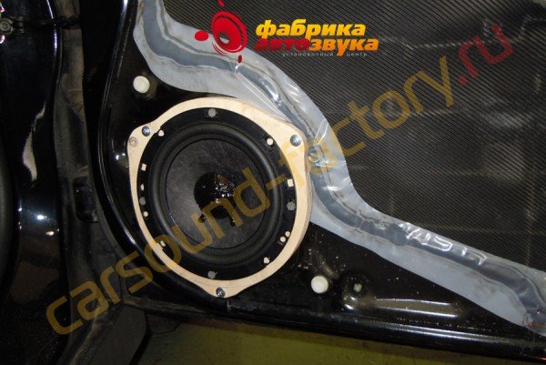 Установка акустики в передние двери DLS B6A Honda Accord